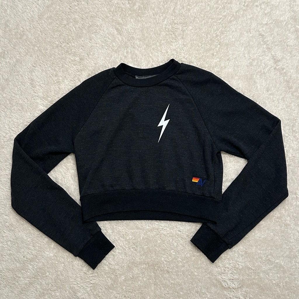 Cute Cropped Black Sweatshirt!